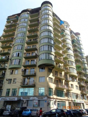 Two bedroom 95 sqm apartment near Holiday Inn